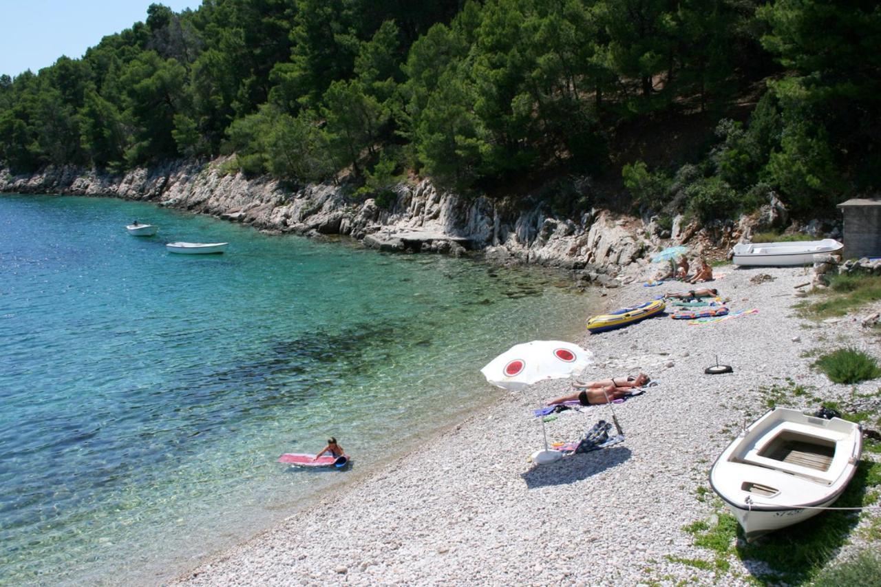 Seaside secluded apartments Cove Skozanje, Hvar - 14899 Gdinj Buitenkant foto